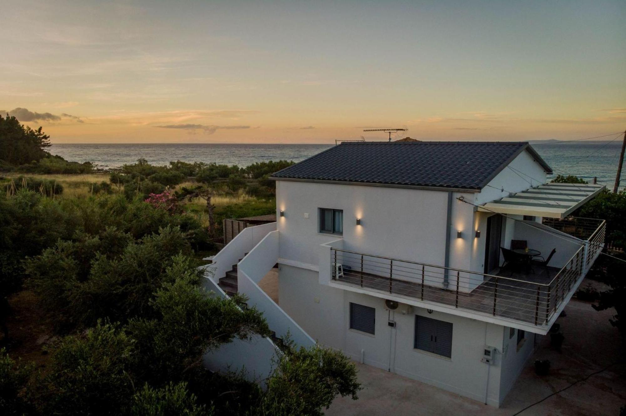 Casa Di Mare - Studios And Apartments On The Beach Vasilikí Exterior foto
